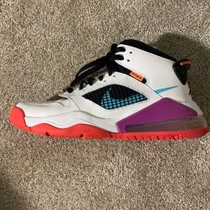 Air Jordan 270 mars hyper violet size 7y
